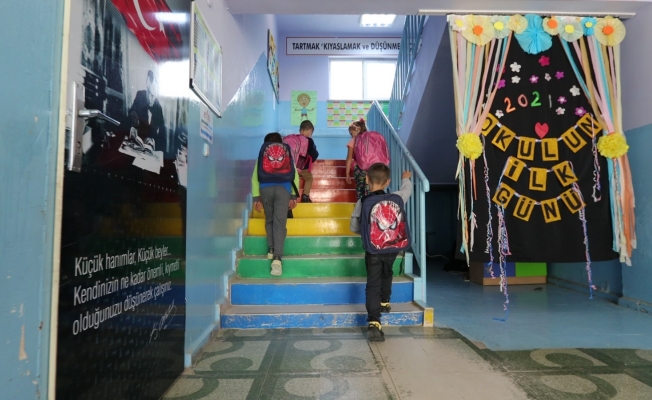 Birinci sınıfların okul çantası Büyükşehir'den