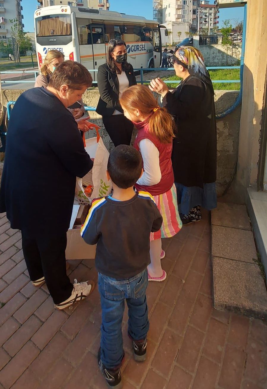 CHP Çayırova Çocukların kalbine dokundu