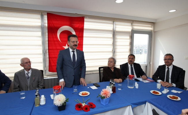 Vali Aksoy ve Başkan Köşker'den Huzur Evi ziyareti