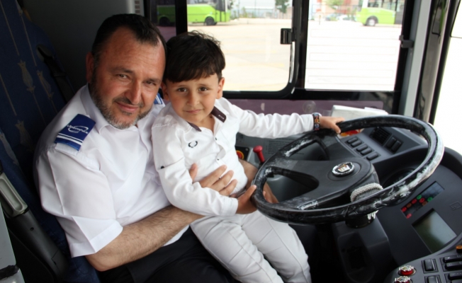 Otobüste unutulan Abdullah ailesine kavuştu!
