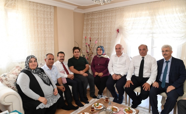 Vali Aksoy'dan gaziye ziyaret!