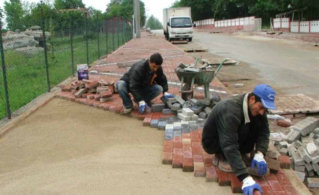 4 ilçeye 24 bin metrekare parke yol