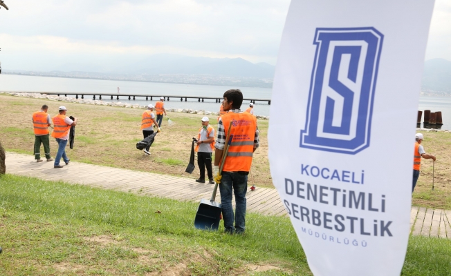 Başsavcı ve hükümlüler çevre temizliği yaptı