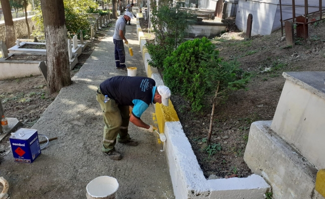    Mezarlıklara Kurban Bayramı temizliği