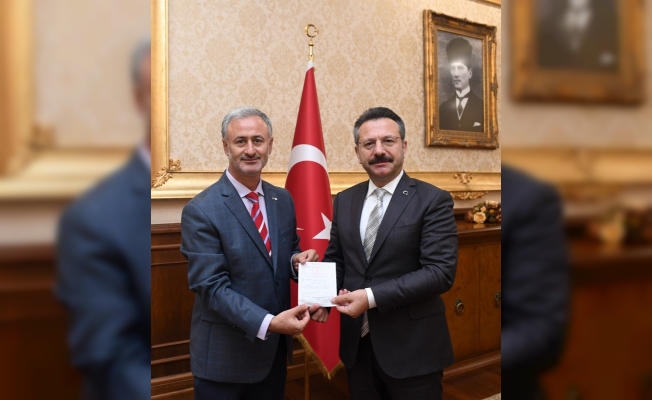 Vali Aksoy, 'Hilal Olsun Türkiye”  Kampanyasına Kurban Bağışında Bulundu
