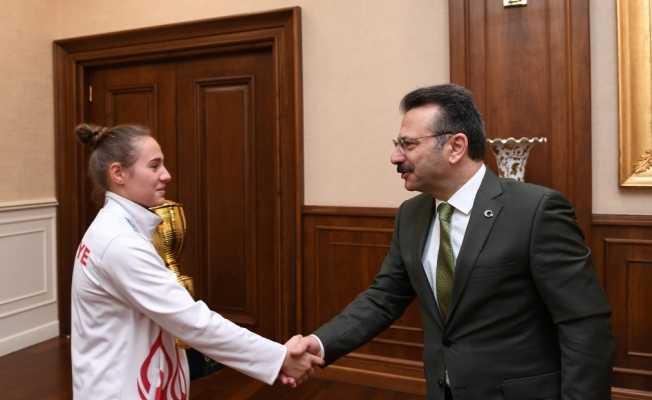Avrupa Şampiyonu Milli Takım sporcumuz  Valisi Aksoy'u ziyaret etti