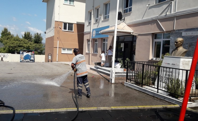 Gebze'de okullar yıkanıyor