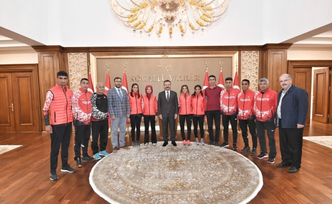 Dağ Koşuları Milli Sporcuları  Vali  Aksoy'u  Ziyaret Ettiler