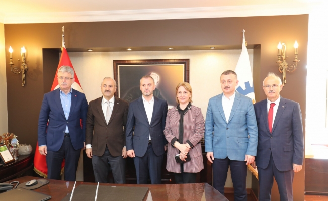 Başkan Büyükgöz Genel Başkan Yardımcısı Erkan Kandemir'i makamında ağırladı