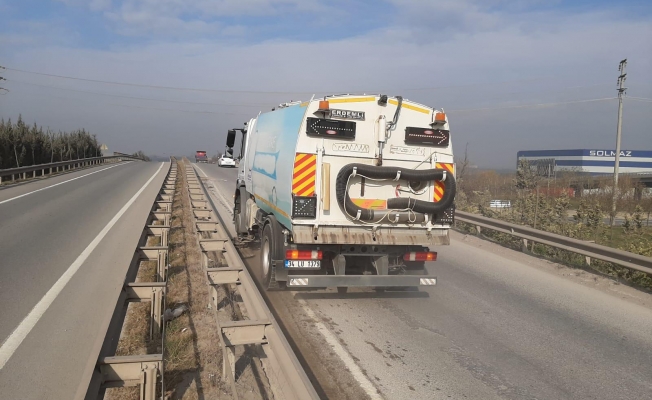Gebze'de D-100 Karayolu her gün temizleniyor