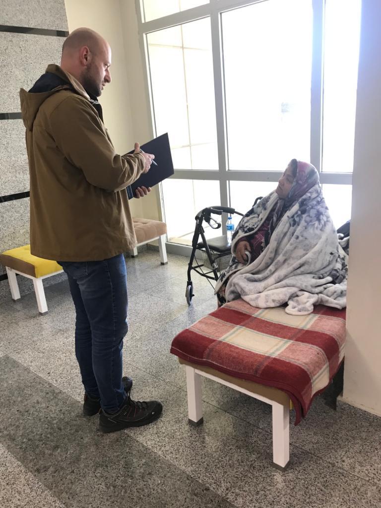 Hastanede kalan yaşlı kadına Büyükşehir sahip çıktı