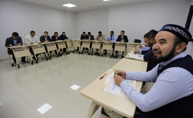 KO-MEK, yabancı öğrencilere Türkçe öğretiyor