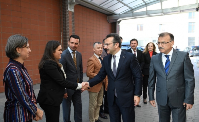 Vali Aksoy Çayırova Kaymakamlığı'nı ziyaret etti