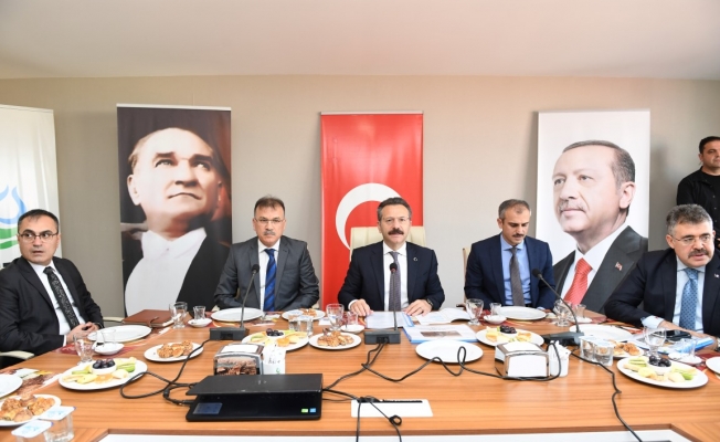 Vali Aksoy, Çayırovalı muhtarları topladı