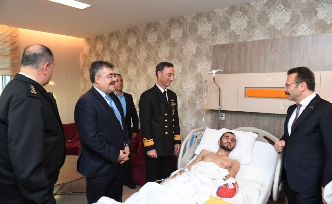 Vali Aksoy, yaralı gazimizi ziyaret etti