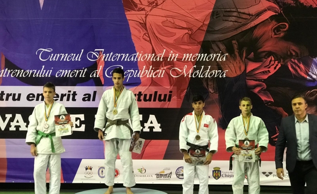 Genç judocular 6 madalya ile döndü