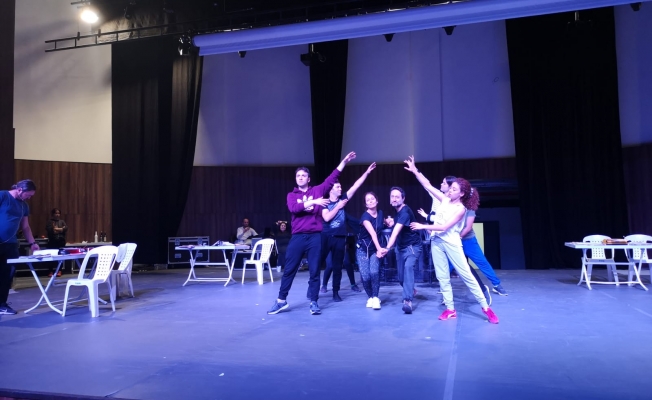 Şehrin Tiyatrosu sanatseverlerle Kongre Merkezi'nde buluşacak