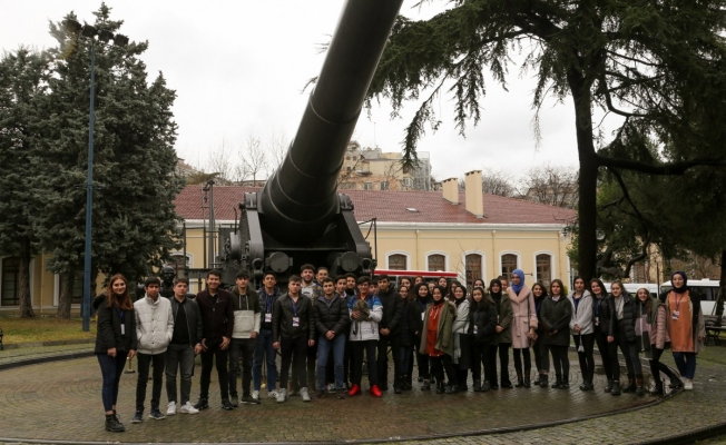 41 Genç, İstanbul  Müze Gezisinde