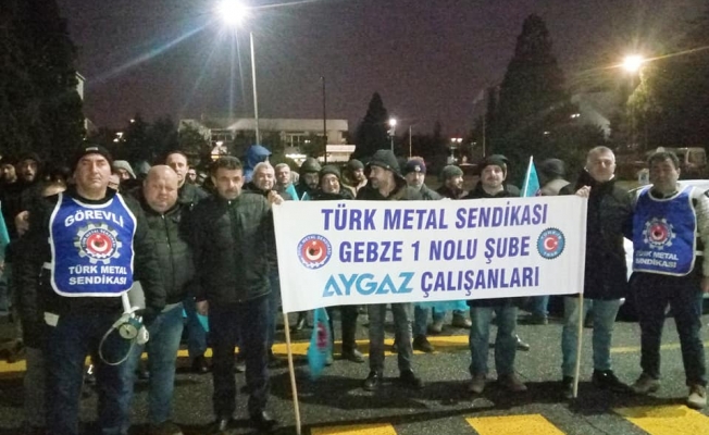 Türk Metal işçisinden 'ıslıklı' protesto!