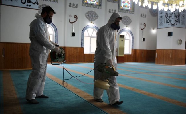 Büyükşehir camileri dezenfekte ediyor   