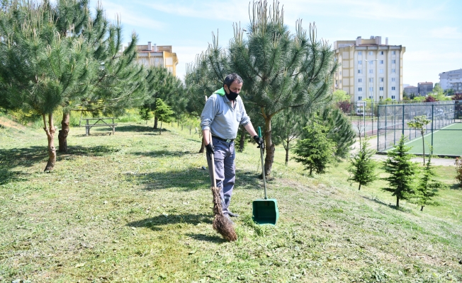 Çayırova'da  yeşil alanlarda bahar temizliği