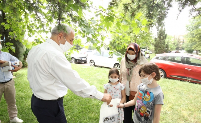 Gebze'de koronavirüsle mücadeleye destek sürüyor