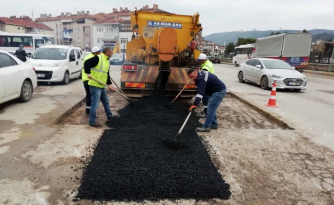 Büyükşehir kendi ürettiği asfaltı kullanıyor