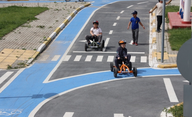 Darıca'da çocuklara uygulamalı trafik eğitimi