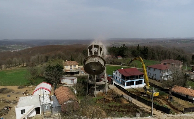 Gebze Kargalı'da Ayaklı Su Deposu Yıkılıyor