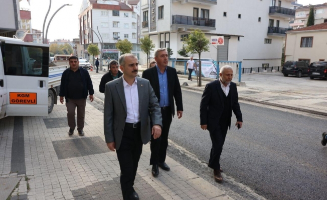 Gaziler Caddesi'nin asfaltı yenileniyor