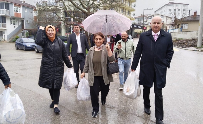 İYİ Partili Yüksel Ercan'ı sağanak yağışta durduramadı
