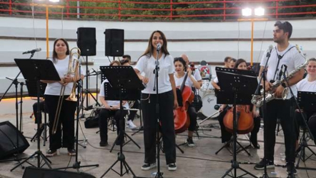 İzmit Belediyesi, Özkan Uğur'u unutulmaz şarkılarla andı
