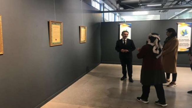 Vali Aktaş, ‘Türk-İslam tarihine yön veren mektuplar' sergisini ziyaret etti