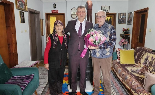 Başkan Sezer'den İlkokul öğretmenine anlamlı ziyaret