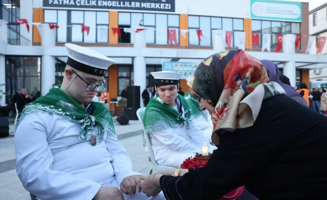Çayırovanın özel askerlerine kına gecesi