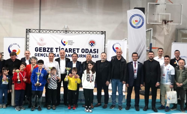 Gebze'de gençler satrançta buluştu