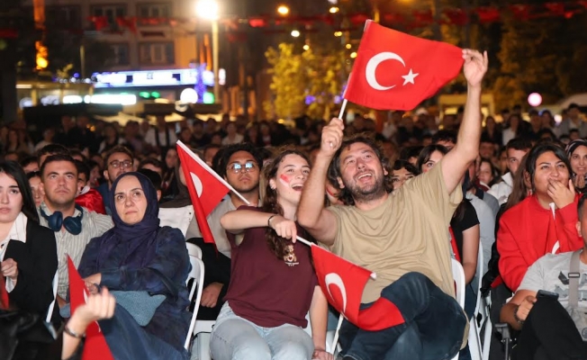 Kent Meydanı, 12 Dev Adam'ın final heyecanına sahne oldu