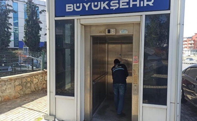 Gebze bölgesinde üst geçit asansörleri pırıl pırıl