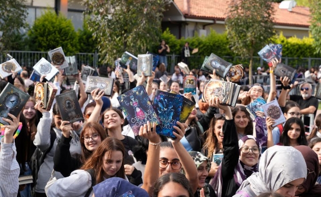 Kocaeli Kitap Fuarı'nda kitap aşkı kuyruklara sığmadı