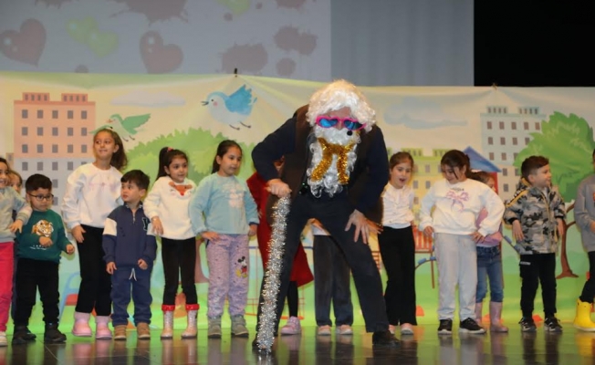 Çayırovalı çocuklar, yılın son etkinliklerinde doyasıya eğlendi