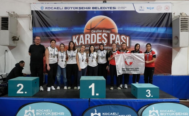 Bu turnuvada en güzel paslar kardeşliğe atıldı