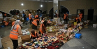 Çayırova'da depremzedelere gıda ve kıyafet desteği sürüyor