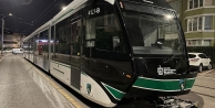 9. tramvay raylara indi, son araç yolda
