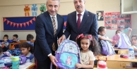 Başkan Ömeroğlu’ndan 1. Sınıf öğrencilerine çanta ve kırtasiye desteği