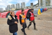 İzmit Belediyesi ekipleri deprem bölgesinde dört bir koldan çalışıyor