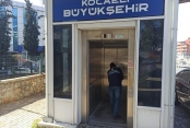 Gebze bölgesinde üst geçit asansörleri pırıl pırıl